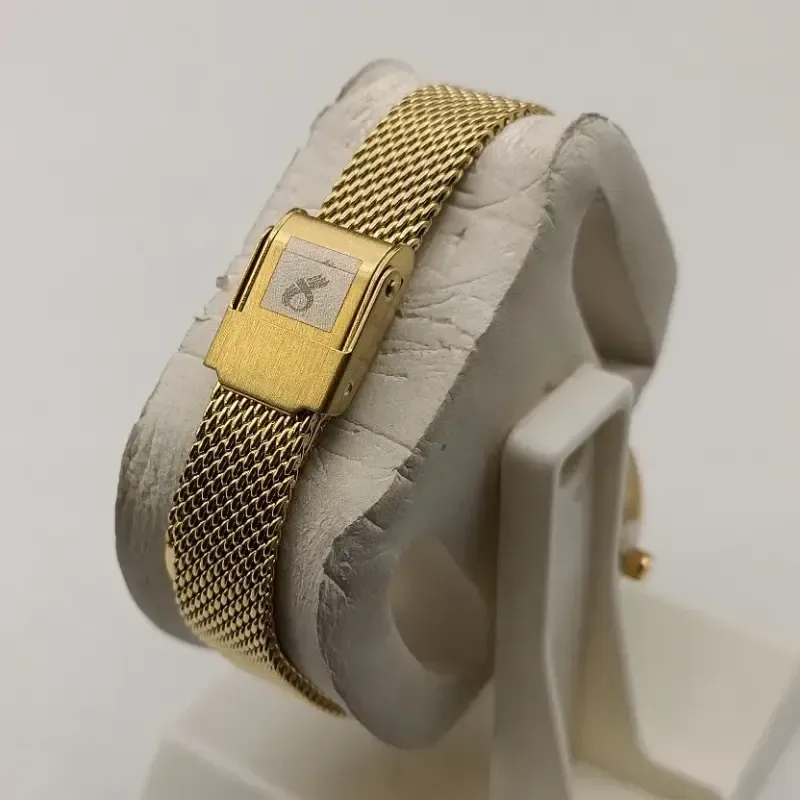 ساعت زنانه طلایی صفحه سفید بلیزر بند حصیری موتور ژاپن - تصویر 3