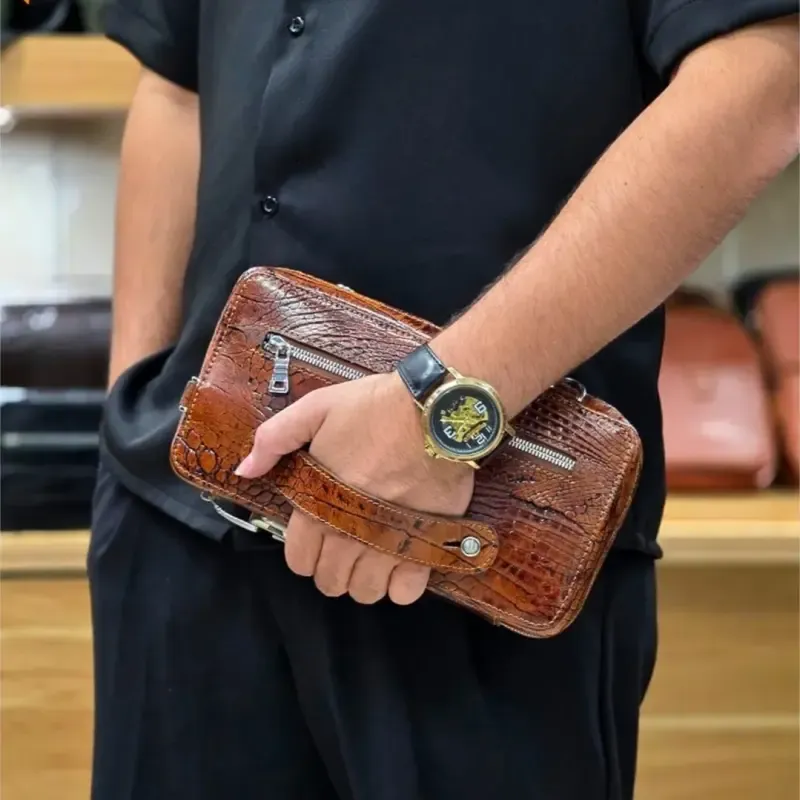 کیف پاسپورتی دستی و دوشی چرم طبیعی ظفر با قفل رمزدار و جای کارت - تصویر 7