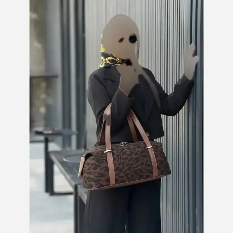 کیف اسپرت جیر طرح دار مدل mavi پلنگی سایز 31 در 15 سانتی متر - تصویر 5